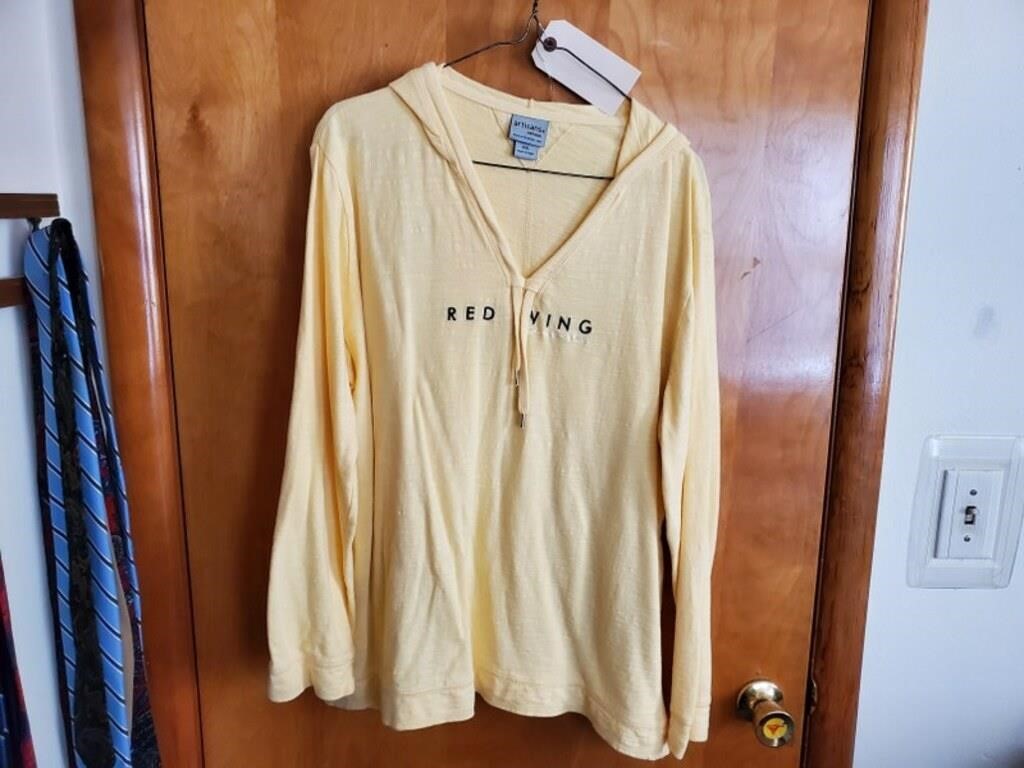 Red Wing Minnesota hooded t-shirt
size XXL
