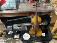 FM4523 Violin with Case