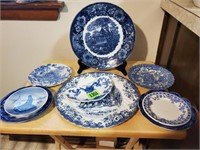 Assorted cobalt china plates
mixed lot of dishes