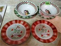 Holiday dishes 
bowls (3)
plates (8)