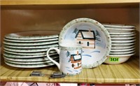 Holiday dishes
dinner plates (10)
bowls