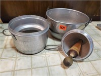 Stock pot, canning sieve, pestle