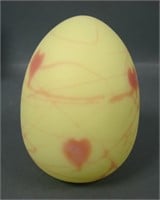 Fenton Satin Burmese Hanging Hearts Egg