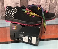 DC Court Graffik SE shoes sz.4.5 Youth