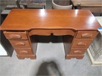 kneehole desk