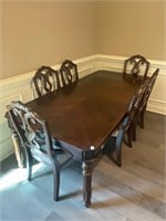 Oak table, 6 chairs, 2 captains, and leaf