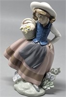 LLADRO Sweet Scent #5221 Girl with Flowers