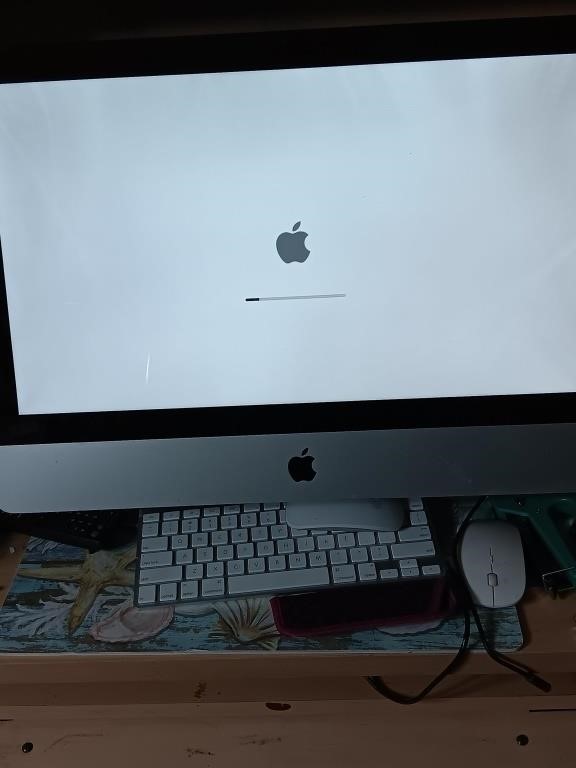 Apple imax desktop computer with keyboard and