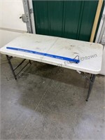 4 foot long adjustable height folding table