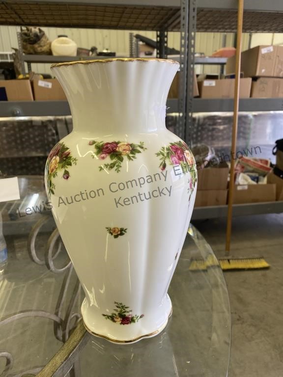 Royal Albert, old country roses vase