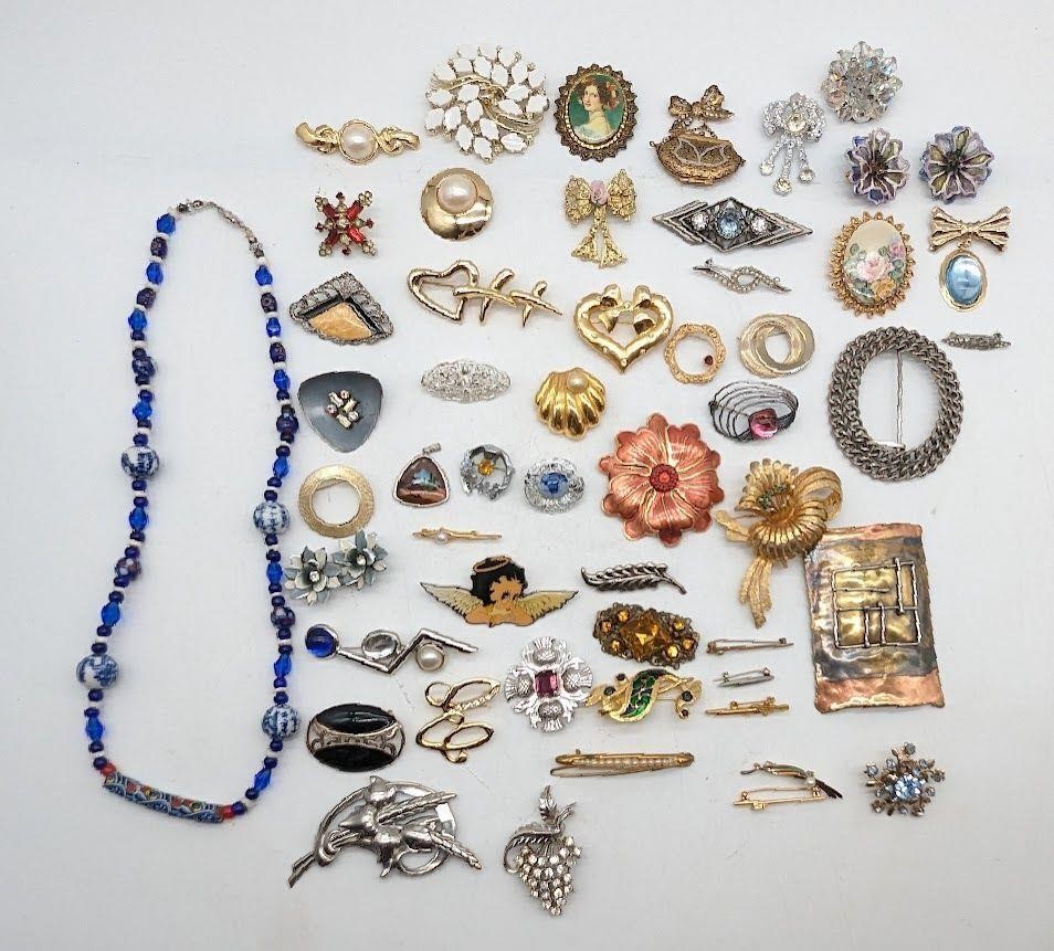 Large Lot of Assorted Costume Jewellery Brooches