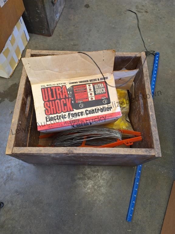 Electric fence lot.Fencer, some insulators,