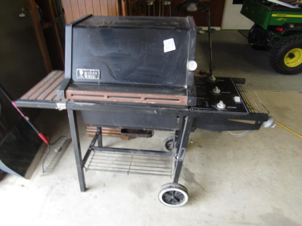 WEBER GAS GRILL W/ COVER