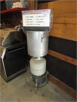 PROPANE DEEP FRYER W/ TANK,PAN AND LOTS OF ACCESS.
