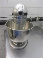 KITCHEN AID MIXER-NEEDS HOOK & WHIP