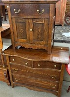 2 Pc. Antique Oak Bedroom Set (Dresser &