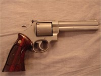 Smith & Wesson Model 629 Classic Hunter 44 magnum