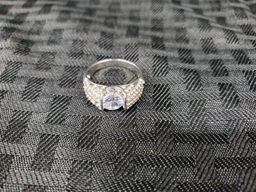 Size 9 Beautiful Ring