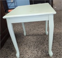 18X21X20" LIGHT GREEN SIDE TABLE