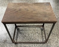 26x16x28"  Rolling table