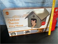 Outdoor Thermo Kitty House