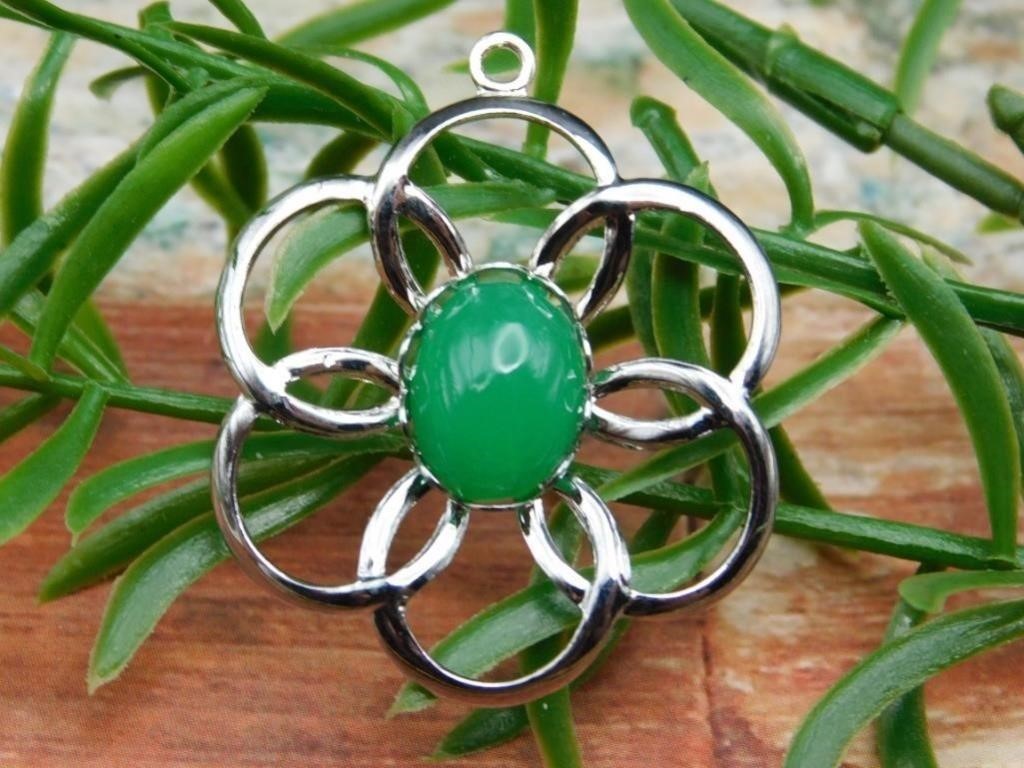 AVENTURINE FLOWER PENDANT ROCK STONE LAPIDARY SPEC