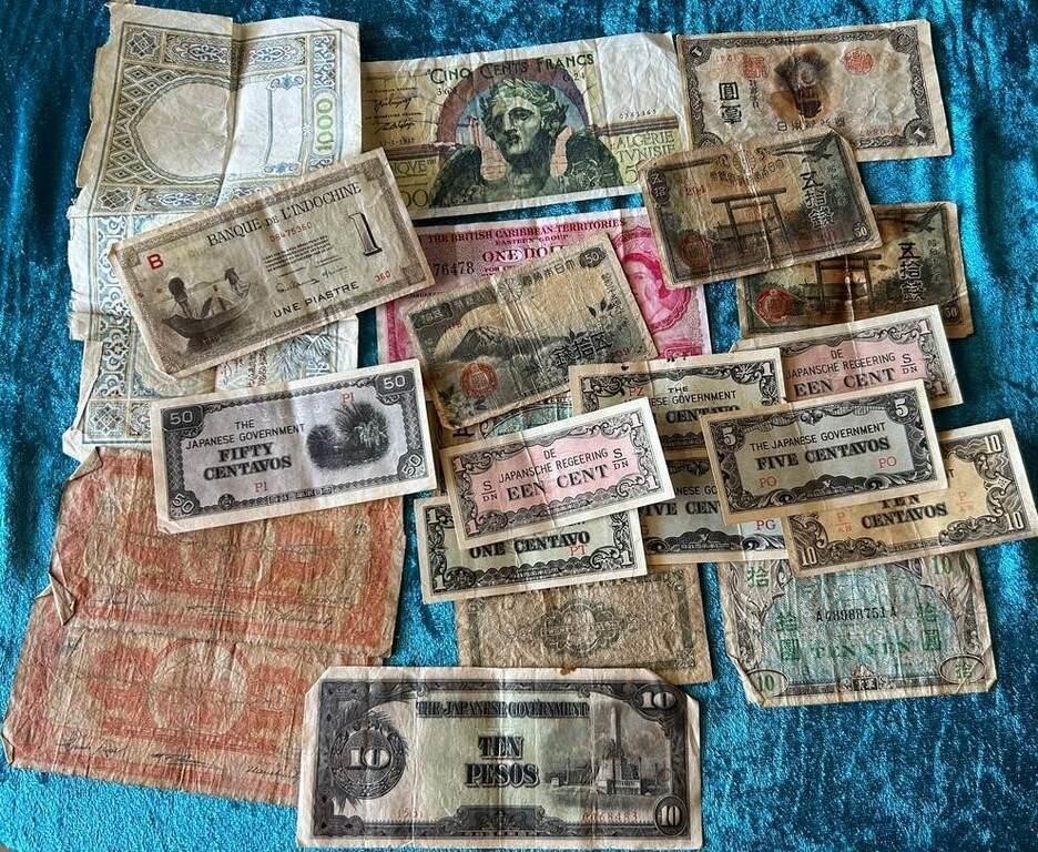 V - MIXED LOT OF FOREIGN CURRENCY (T2)