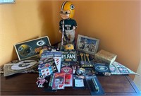 V - LOT OF GREEN BAY PACKERS COLLECTIBLES (O19)