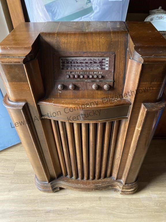 Vintage radio approximately 28x13x41”