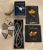 V - MIXED LOT OF COSTUME JEWELRY (M100)