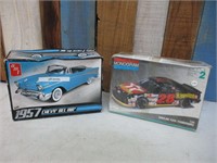 2 Model Cars 1"24 Scale