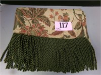 JACQUARD FLORAL FRINGED RUNNER