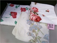 ASSORTED BATH TOWELS