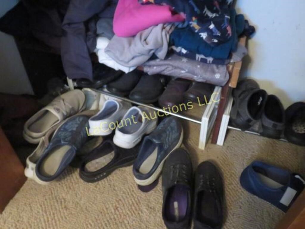 womens shoes all on floor rack size 8