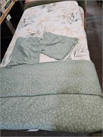 Queen Comforter 2 Pillow Shams