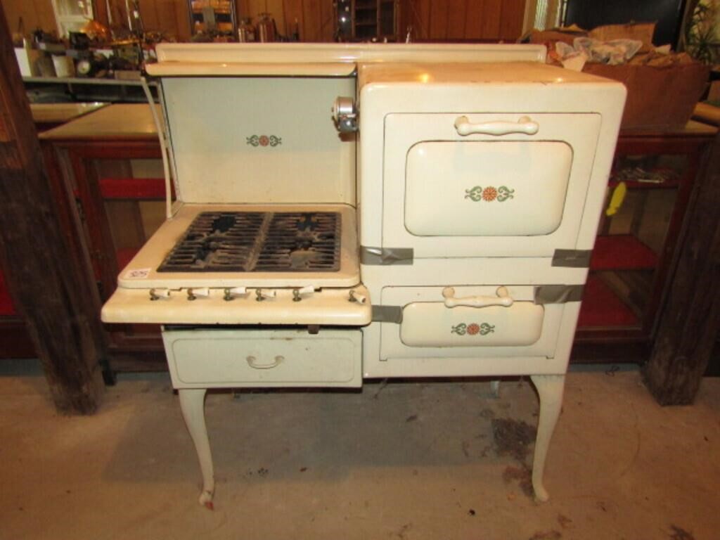 VINTAGE FAVORITE PORCELAIN GAS COOK STOVE W/ 5