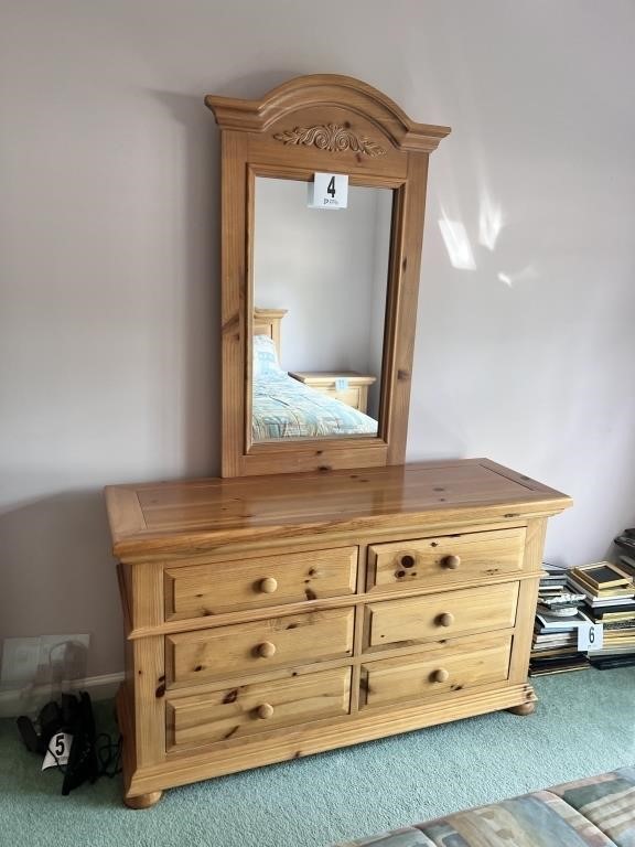 Broyhill Dresser & Mirror(BD1)