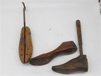 TRAYLOT OF EARLY SHOE STRETCHERS AND MORE