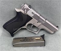 Smith & Wesson Model 6906 - 9MM