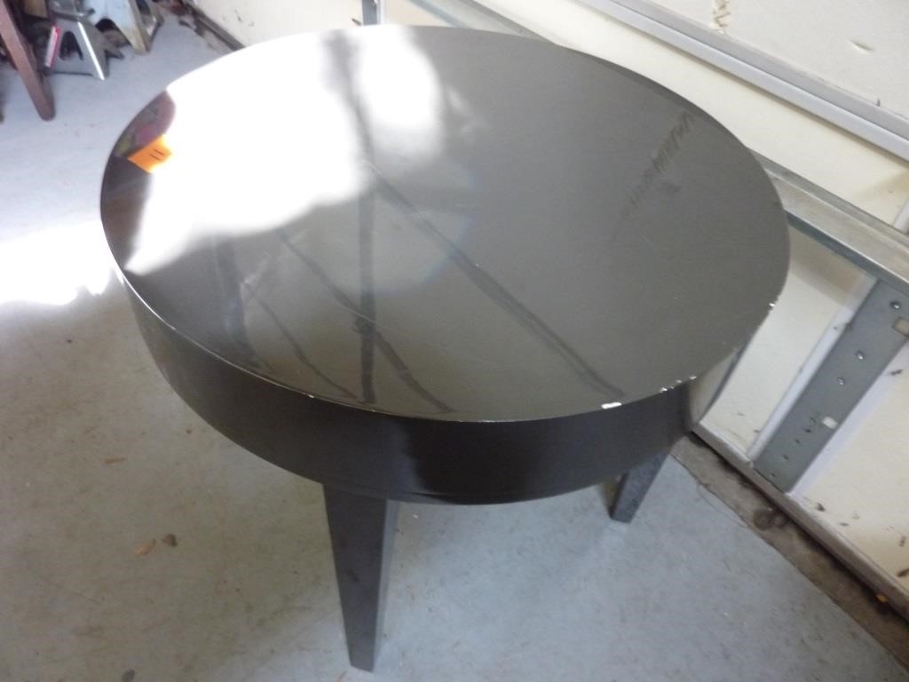 ROUND LAQUER GREY TABLE