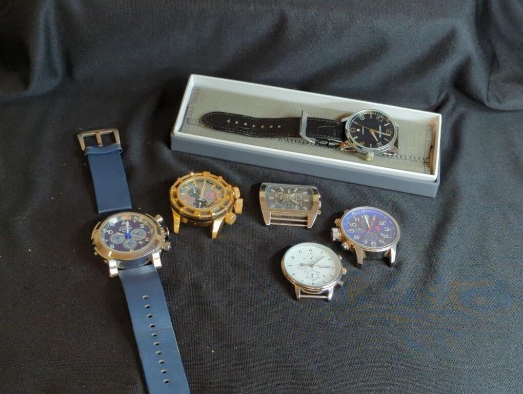 6 WATCHES: 2 W/ STRAPS, 4 W/OUT STRAPS