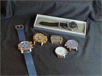 6 WATCHES: 2 W/ STRAPS, 4 W/OUT STRAPS