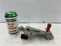 Swing-a-way can opener