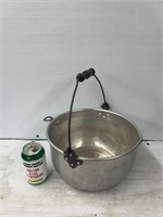 Aluminum pot