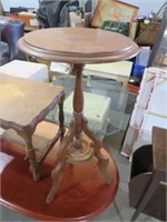 OAK TIERED VICTORIAN STYLE TABLE