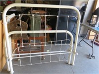 ANTIQUE FULL SIZE METAL BED