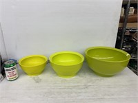 Green color mixing bowls