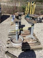 D1.  (2) grinder stands (1) anvil on stand