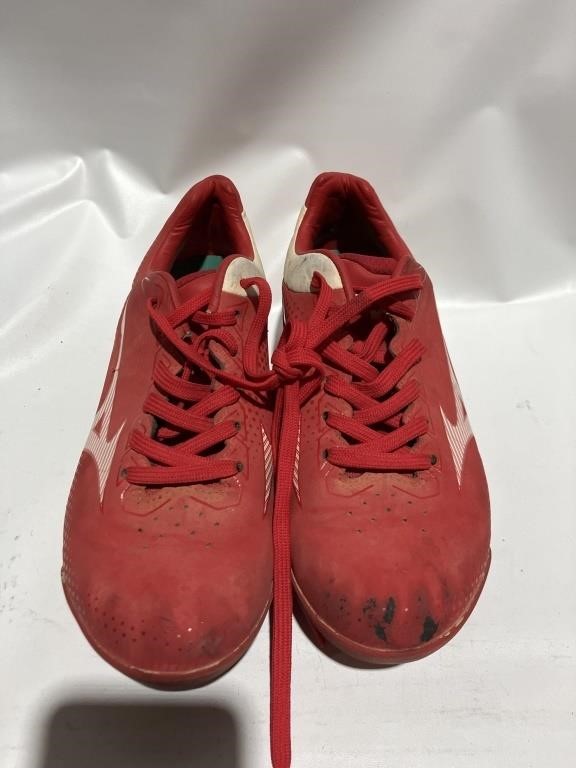 used children's sports shoes size 2 see photos