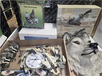 WOLF THEMED STATUES & COLLECTIBLES